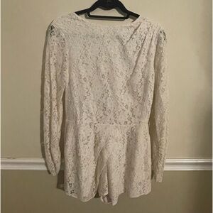 Beautiful Dolce Vita Creme lace romper size medium